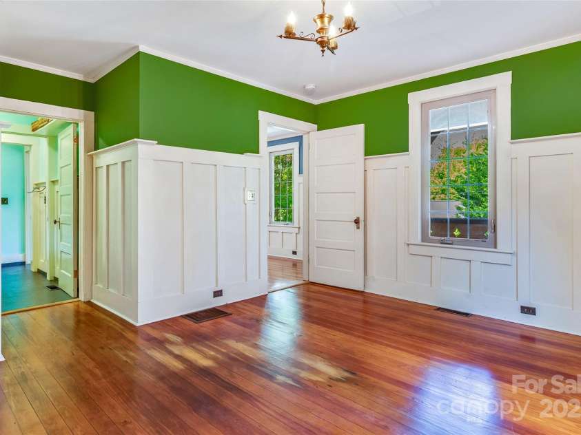 62 Elizabeth Place, Asheville, NC 28801.  MLS# CAR4254605, YatesRealty ID 20685. 