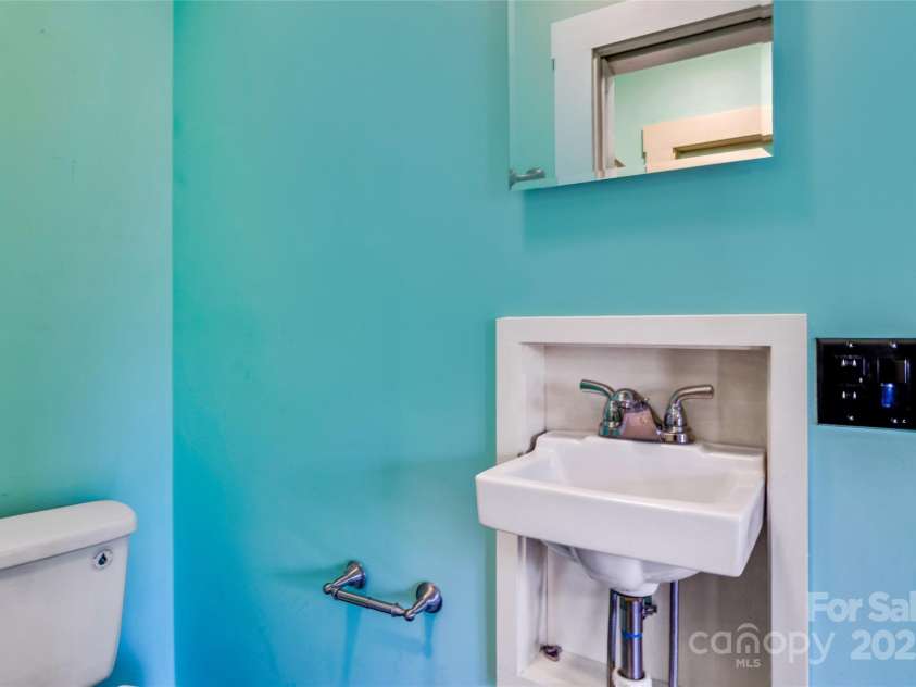 62 Elizabeth Place, Asheville, NC 28801.  MLS# CAR4254605, YatesRealty ID 20685. 