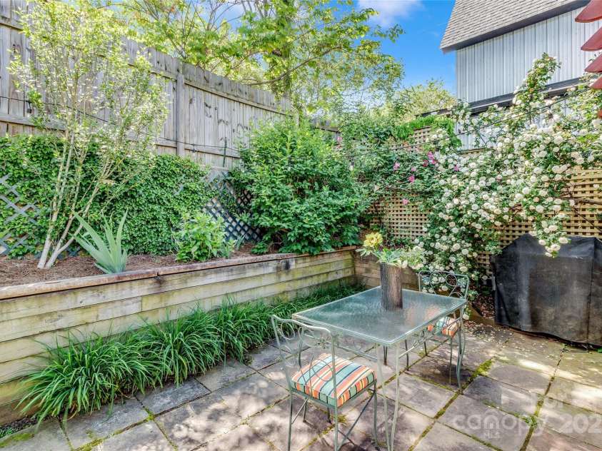 62 Elizabeth Place, Asheville, NC 28801.  MLS# CAR4254605, YatesRealty ID 20685. 