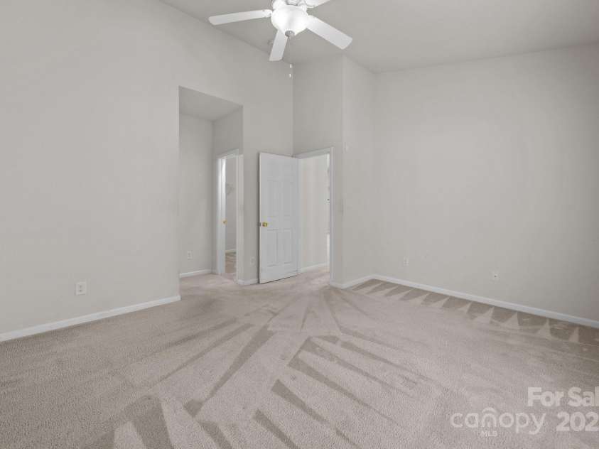 8313 Carob Tree Lane, Charlotte, NC 28215.  MLS# CAR4250541, YatesRealty ID 20686. 