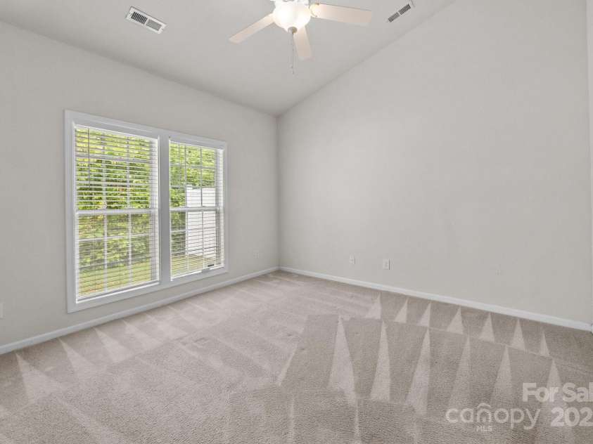 8313 Carob Tree Lane, Charlotte, NC 28215.  MLS# CAR4250541, YatesRealty ID 20686. 