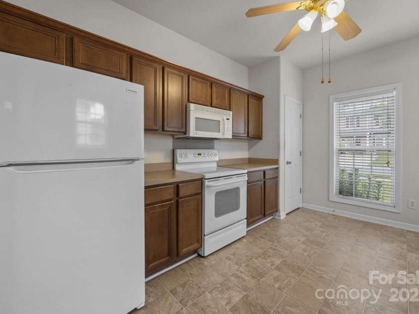 8313 Carob Tree Lane, Charlotte, NC 28215.  MLS# CAR4250541, YatesRealty ID 20686. 