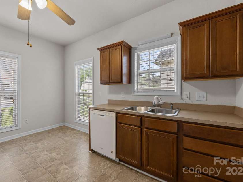 8313 Carob Tree Lane, Charlotte, NC 28215.  MLS# CAR4250541, YatesRealty ID 20686. 