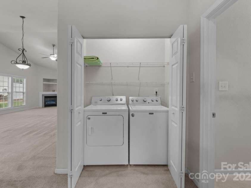 8313 Carob Tree Lane, Charlotte, NC 28215.  MLS# CAR4250541, YatesRealty ID 20686. 