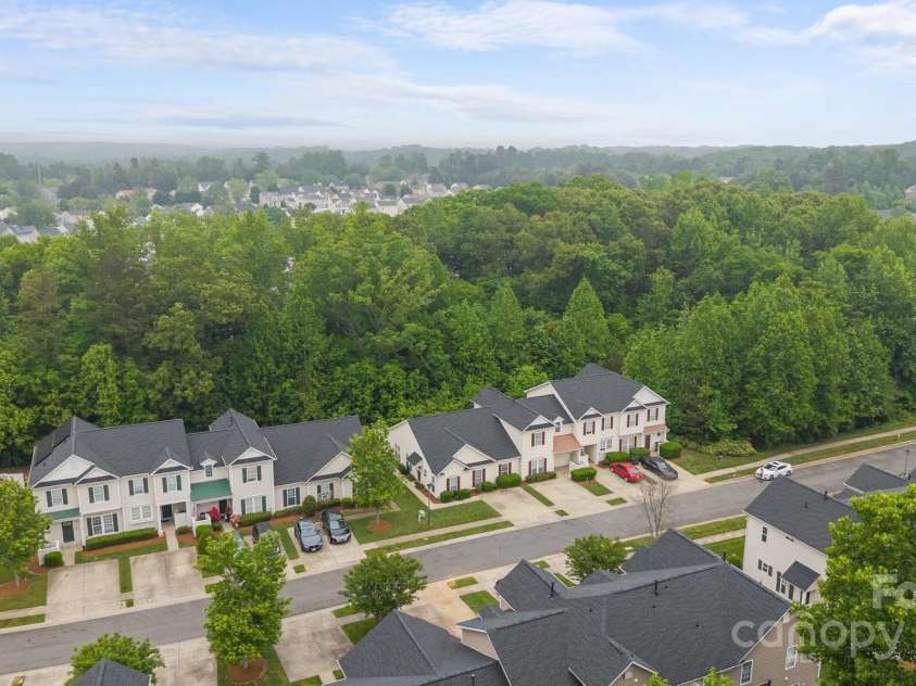 8313 Carob Tree Lane, Charlotte, NC 28215.  MLS# CAR4250541, YatesRealty ID 20686. 