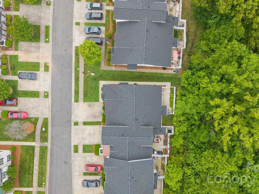 8313 Carob Tree Lane, Charlotte, NC 28215.  MLS# CAR4250541, YatesRealty ID 20686. 