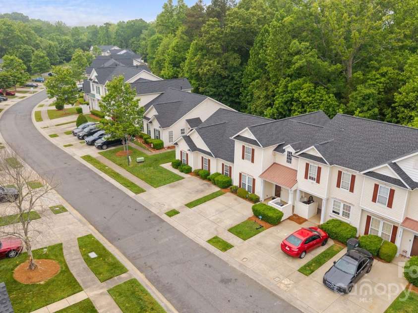 8313 Carob Tree Lane, Charlotte, NC 28215.  MLS# CAR4250541, YatesRealty ID 20686. 