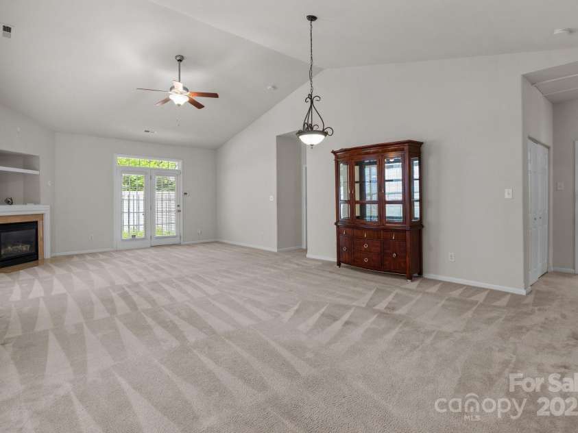 8313 Carob Tree Lane, Charlotte, NC 28215.  MLS# CAR4250541, YatesRealty ID 20686. 