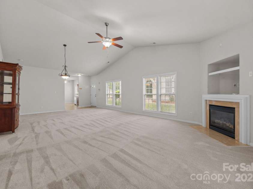 8313 Carob Tree Lane, Charlotte, NC 28215.  MLS# CAR4250541, YatesRealty ID 20686. 