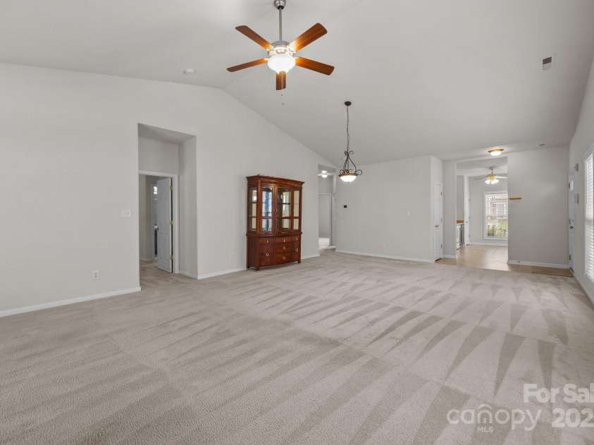 8313 Carob Tree Lane, Charlotte, NC 28215.  MLS# CAR4250541, YatesRealty ID 20686. 