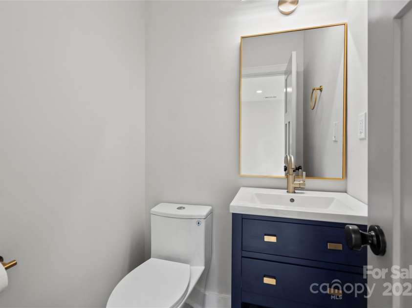 245 Enwood Drive, Charlotte, NC 28214.  MLS# CAR4266131, YatesRealty ID 20687. 1/2 bath - lower
