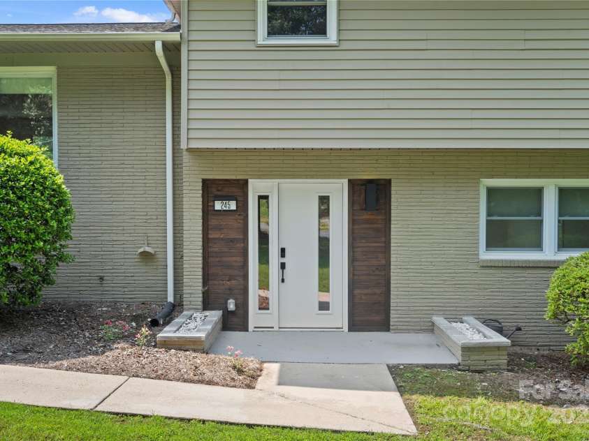 245 Enwood Drive, Charlotte, NC 28214.  MLS# CAR4266131, YatesRealty ID 20687. 