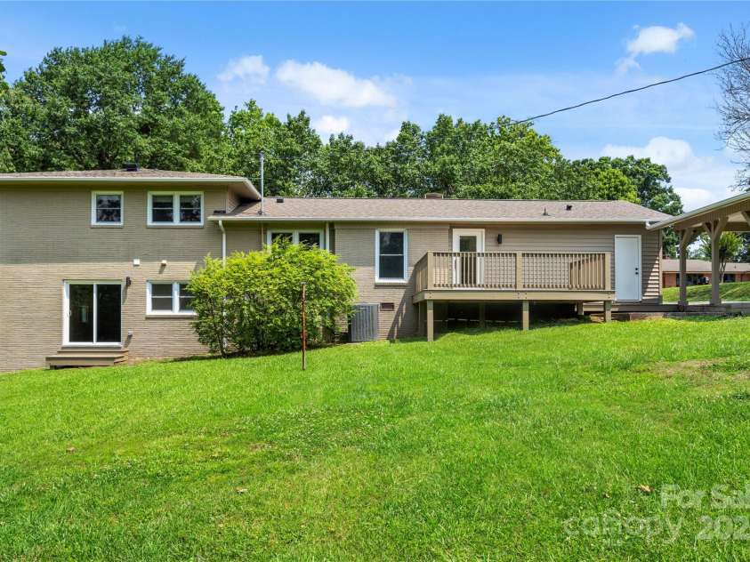 245 Enwood Drive, Charlotte, NC 28214.  MLS# CAR4266131, YatesRealty ID 20687. 