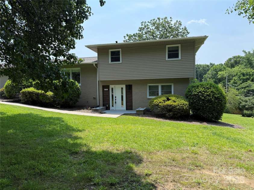 245 Enwood Drive, Charlotte, NC 28214.  MLS# CAR4266131, YatesRealty ID 20687. 