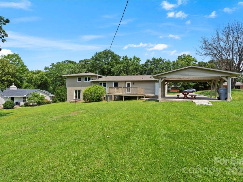 245 Enwood Drive, Charlotte, NC 28214.  MLS# CAR4266131, YatesRealty ID 20687. Backyard