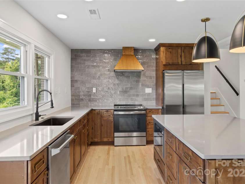 245 Enwood Drive, Charlotte, NC 28214.  MLS# CAR4266131, YatesRealty ID 20687. Kitchen