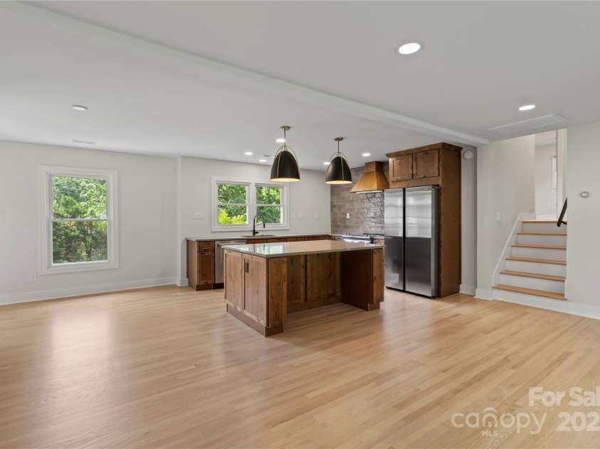 245 Enwood Drive, Charlotte, NC 28214.  MLS# CAR4266131, YatesRealty ID 20687. Kitchen