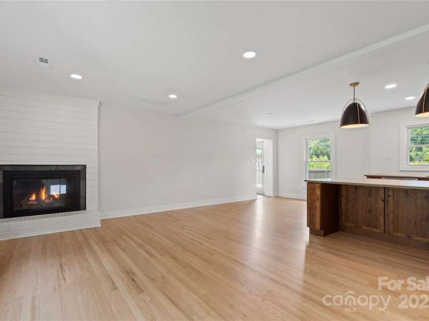 245 Enwood Drive, Charlotte, NC 28214.  MLS# CAR4266131, YatesRealty ID 20687. Living Room / Dinning room