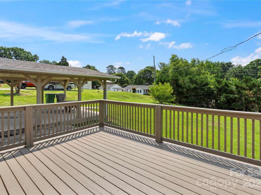 245 Enwood Drive, Charlotte, NC 28214.  MLS# CAR4266131, YatesRealty ID 20687. NEW Deck
