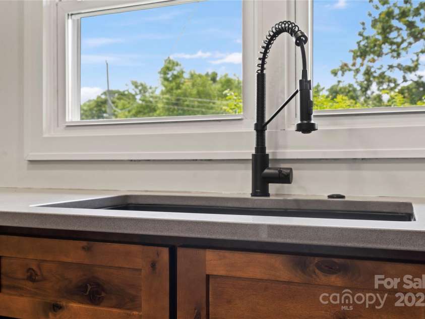 245 Enwood Drive, Charlotte, NC 28214.  MLS# CAR4266131, YatesRealty ID 20687. NEW kitchen!!!