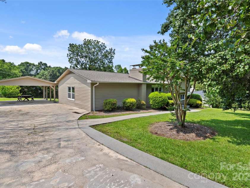 245 Enwood Drive, Charlotte, NC 28214.  MLS# CAR4266131, YatesRealty ID 20687. Side driveway view