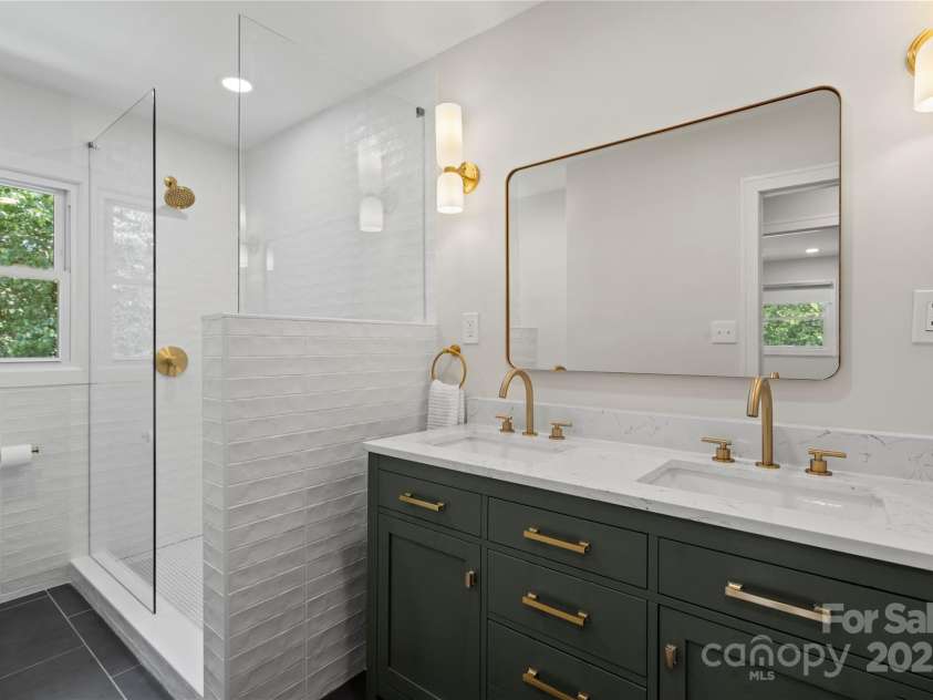 245 Enwood Drive, Charlotte, NC 28214.  MLS# CAR4266131, YatesRealty ID 20687. Upper bathroom
