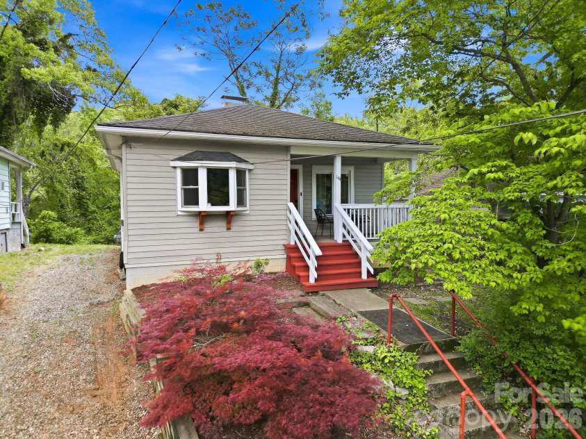 144 Clingman Avenue, Asheville, NC 28801.  MLS# CAR4371332, YatesRealty ID 20688. 