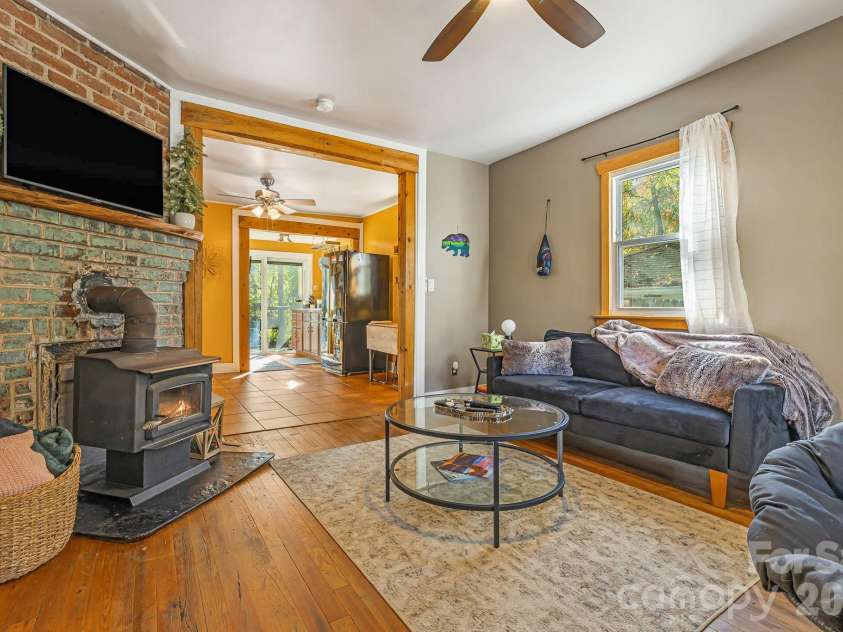 144 Clingman Avenue, Asheville, NC 28801.  MLS# CAR4371332, YatesRealty ID 20688. 