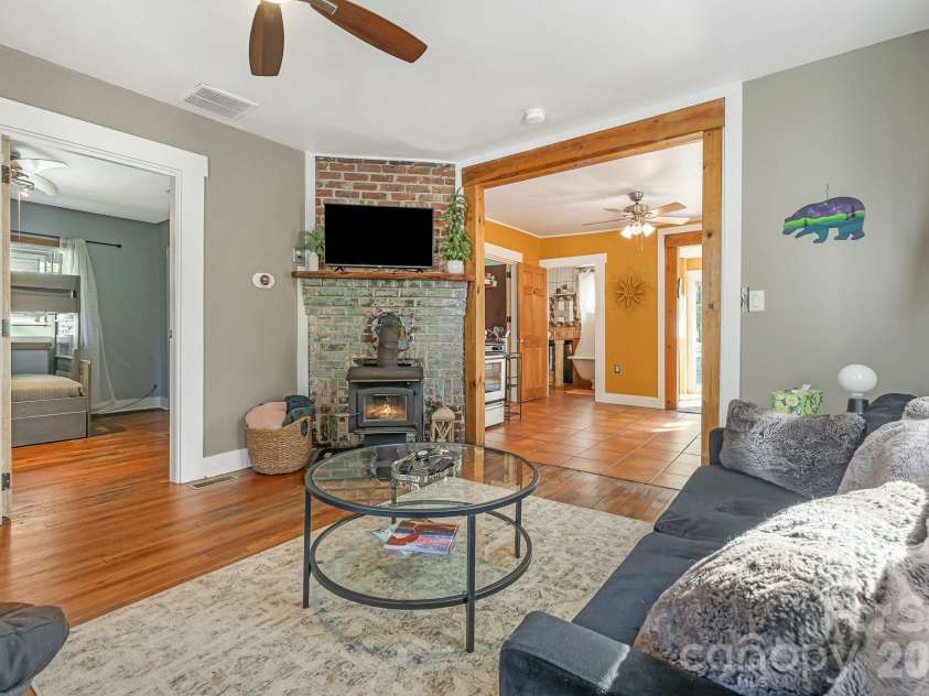144 Clingman Avenue, Asheville, NC 28801.  MLS# CAR4371332, YatesRealty ID 20688. 