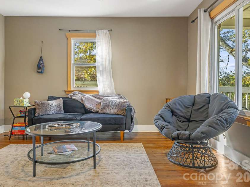 144 Clingman Avenue, Asheville, NC 28801.  MLS# CAR4371332, YatesRealty ID 20688. 
