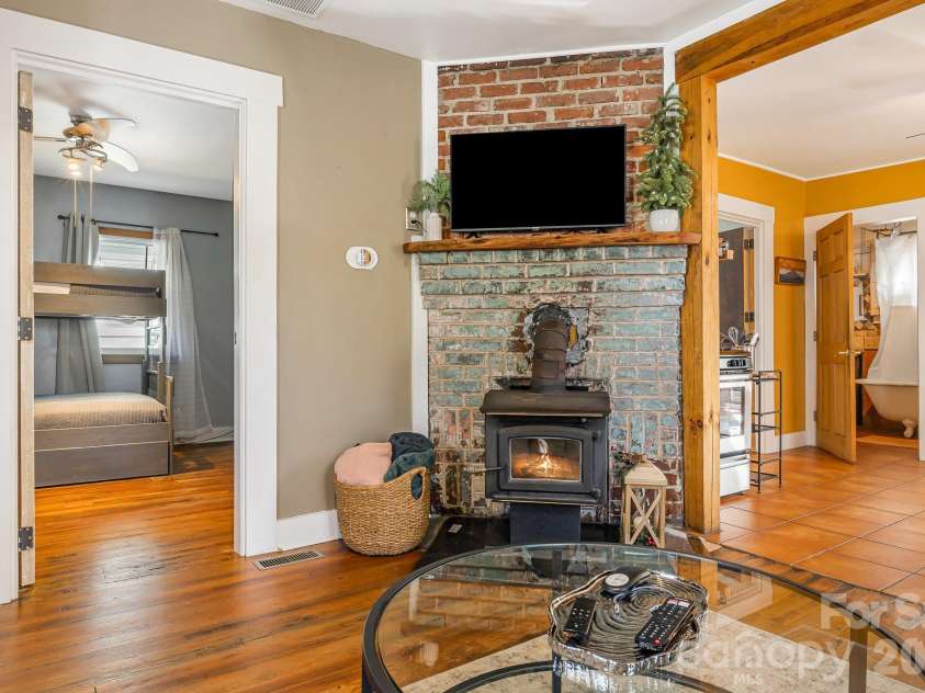 144 Clingman Avenue, Asheville, NC 28801.  MLS# CAR4371332, YatesRealty ID 20688. 