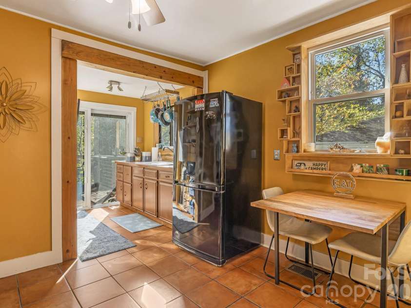 144 Clingman Avenue, Asheville, NC 28801.  MLS# CAR4371332, YatesRealty ID 20688. 