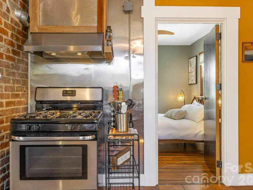 144 Clingman Avenue, Asheville, NC 28801.  MLS# CAR4371332, YatesRealty ID 20688. 