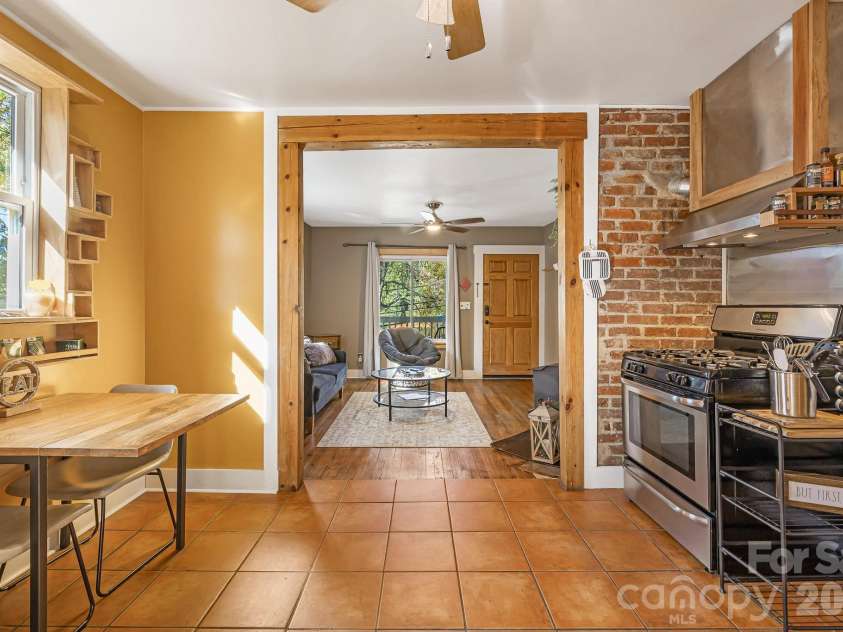 144 Clingman Avenue, Asheville, NC 28801.  MLS# CAR4371332, YatesRealty ID 20688. 