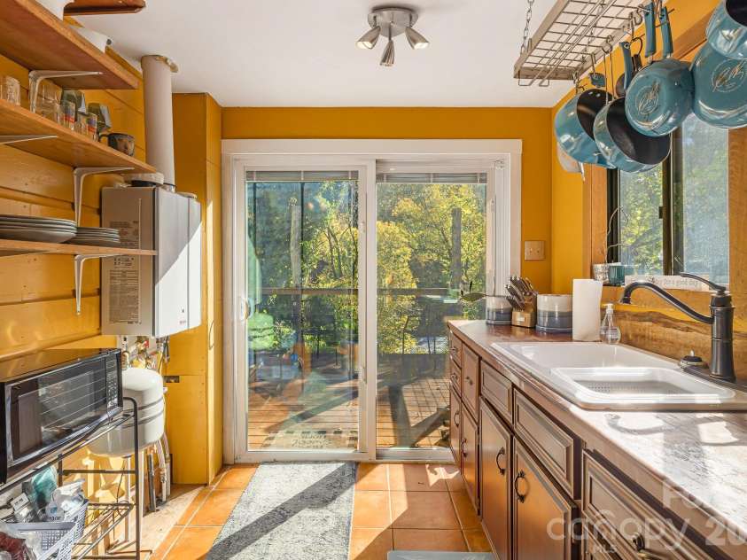 144 Clingman Avenue, Asheville, NC 28801.  MLS# CAR4371332, YatesRealty ID 20688. 