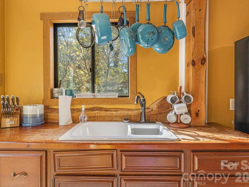 144 Clingman Avenue, Asheville, NC 28801.  MLS# CAR4371332, YatesRealty ID 20688. 