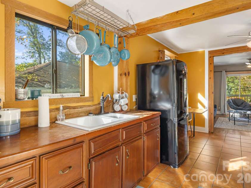 144 Clingman Avenue, Asheville, NC 28801.  MLS# CAR4371332, YatesRealty ID 20688. 