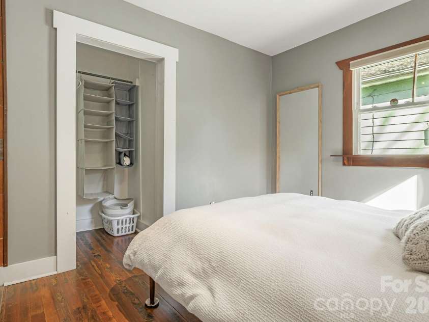 144 Clingman Avenue, Asheville, NC 28801.  MLS# CAR4371332, YatesRealty ID 20688. 
