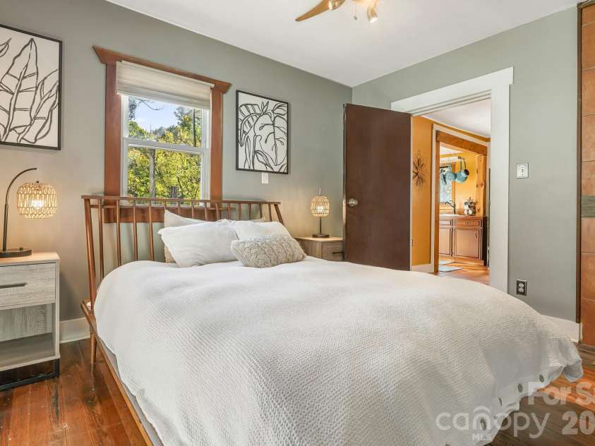 144 Clingman Avenue, Asheville, NC 28801.  MLS# CAR4371332, YatesRealty ID 20688. 