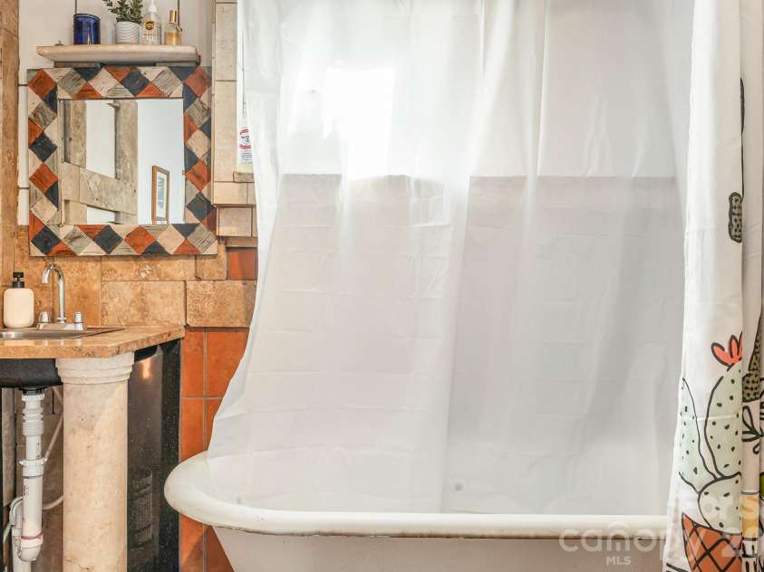 144 Clingman Avenue, Asheville, NC 28801.  MLS# CAR4371332, YatesRealty ID 20688. 