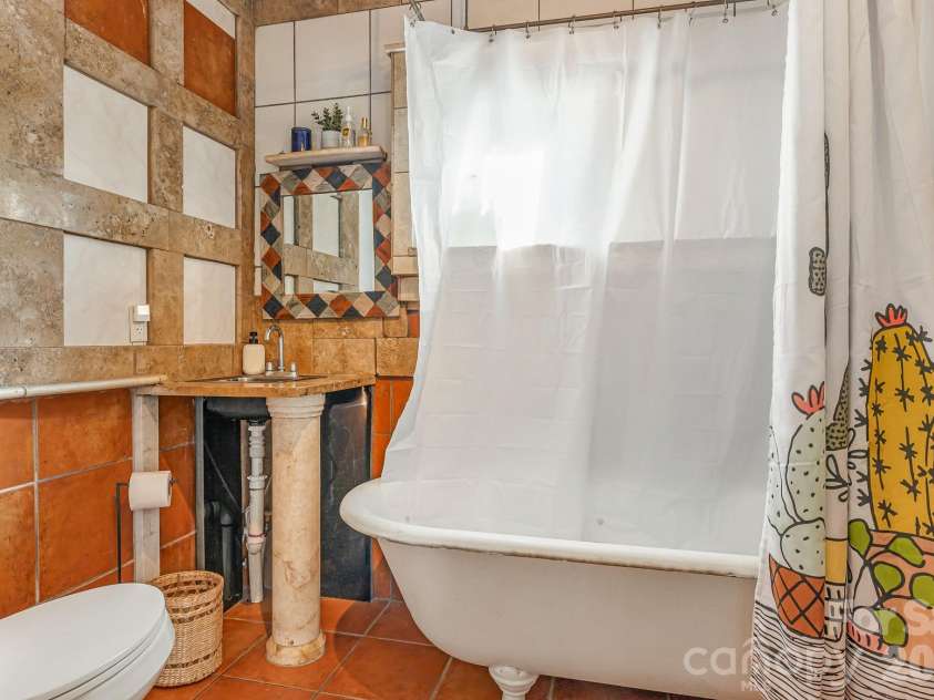 144 Clingman Avenue, Asheville, NC 28801.  MLS# CAR4371332, YatesRealty ID 20688. 