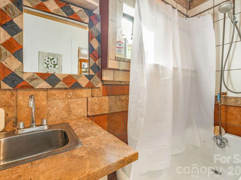 144 Clingman Avenue, Asheville, NC 28801.  MLS# CAR4371332, YatesRealty ID 20688. 