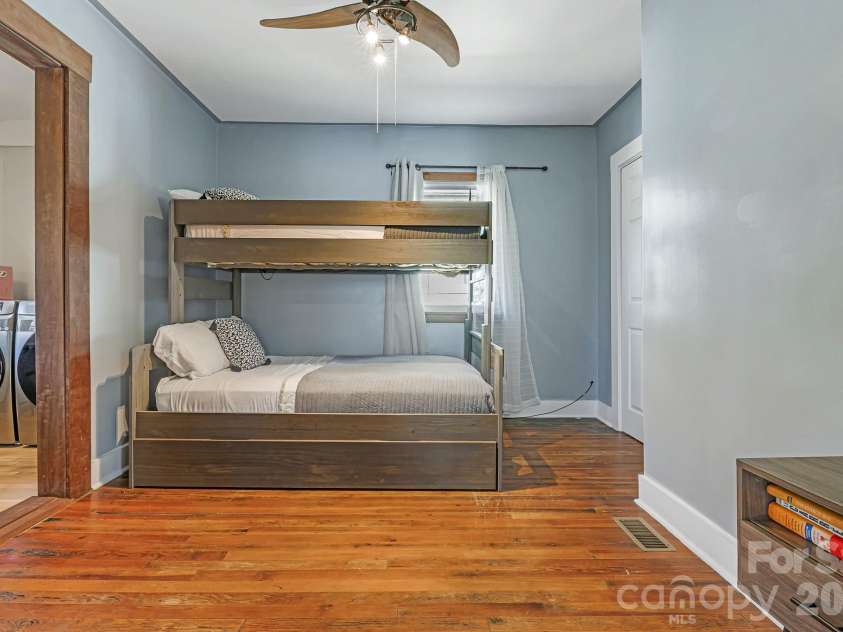 144 Clingman Avenue, Asheville, NC 28801.  MLS# CAR4371332, YatesRealty ID 20688. 