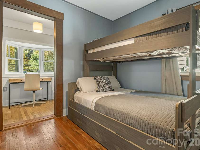 144 Clingman Avenue, Asheville, NC 28801.  MLS# CAR4371332, YatesRealty ID 20688. 