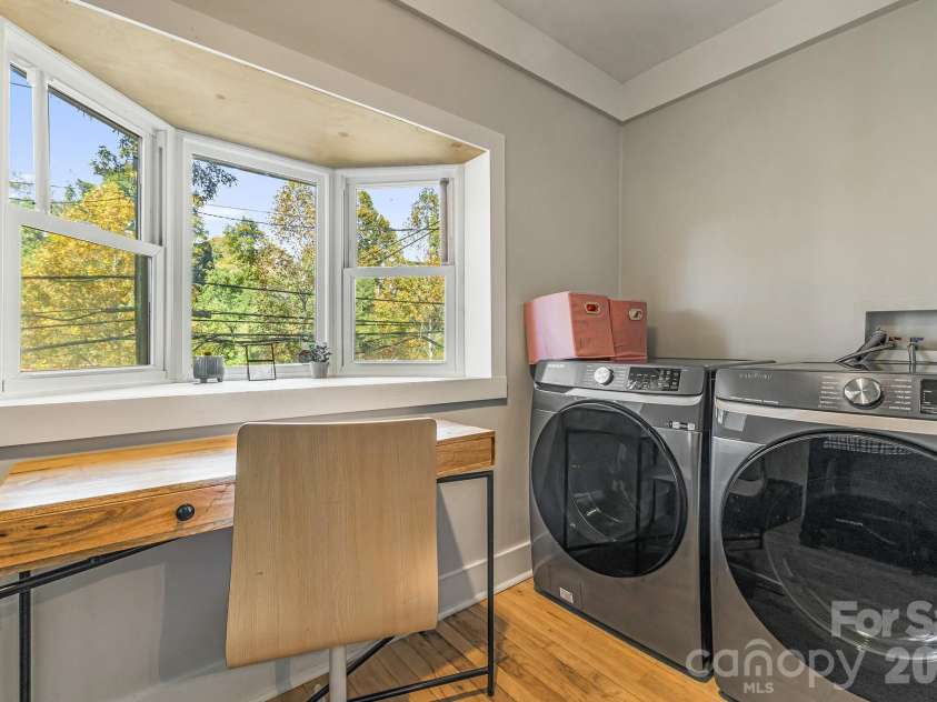144 Clingman Avenue, Asheville, NC 28801.  MLS# CAR4371332, YatesRealty ID 20688. 