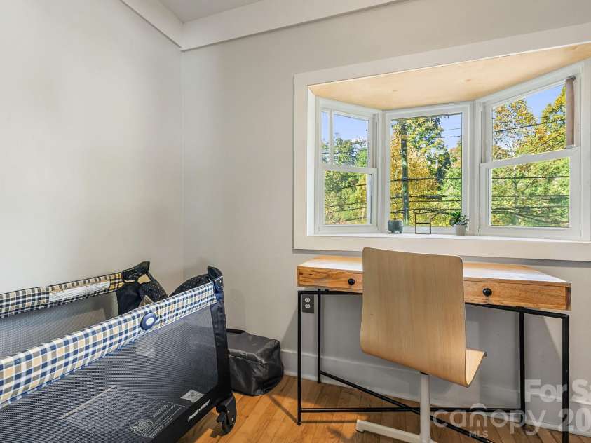 144 Clingman Avenue, Asheville, NC 28801.  MLS# CAR4371332, YatesRealty ID 20688. 