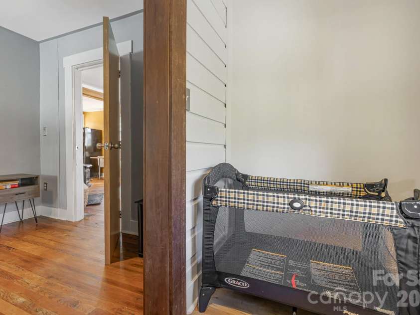 144 Clingman Avenue, Asheville, NC 28801.  MLS# CAR4371332, YatesRealty ID 20688. 