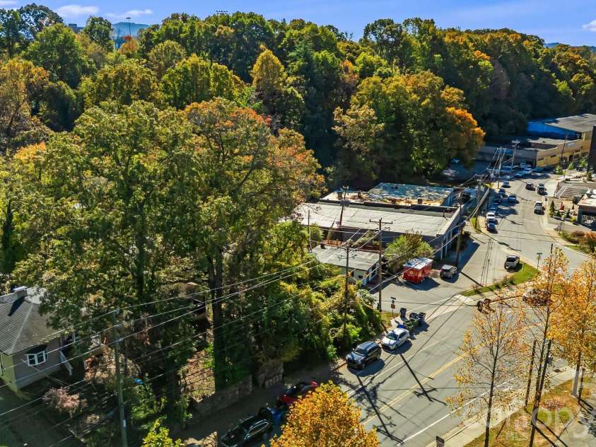 144 Clingman Avenue, Asheville, NC 28801.  MLS# CAR4371332, YatesRealty ID 20688. 