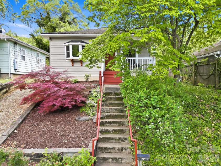 144 Clingman Avenue, Asheville, NC 28801.  MLS# CAR4371332, YatesRealty ID 20688. 