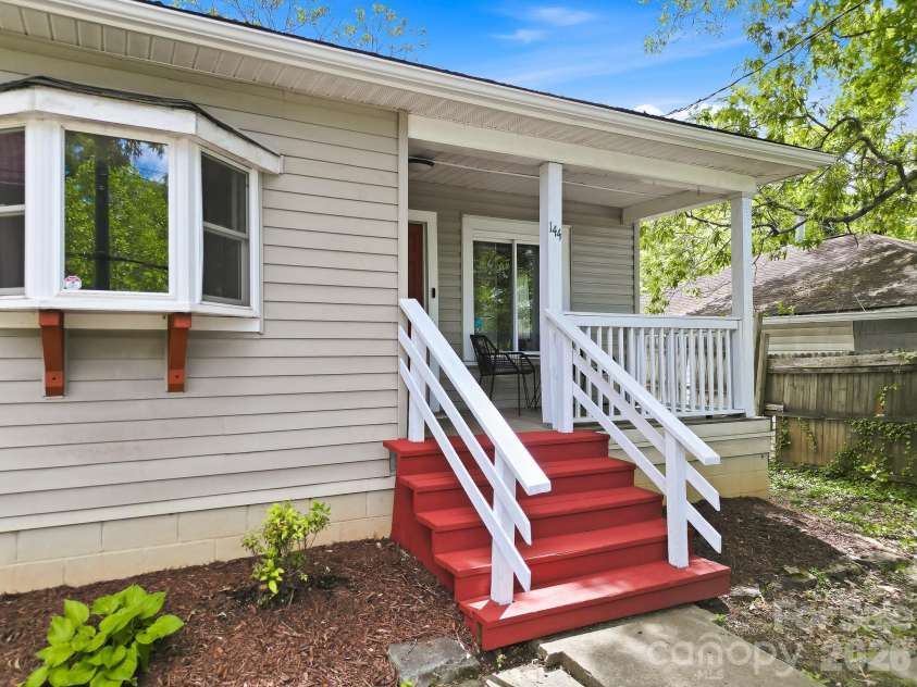 144 Clingman Avenue, Asheville, NC 28801.  MLS# CAR4371332, YatesRealty ID 20688. 
